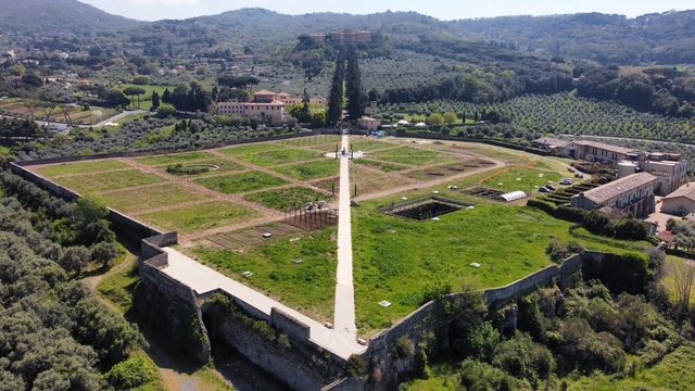 Veduta aerea con drone del Barco Borghese e del Pomario del Papa