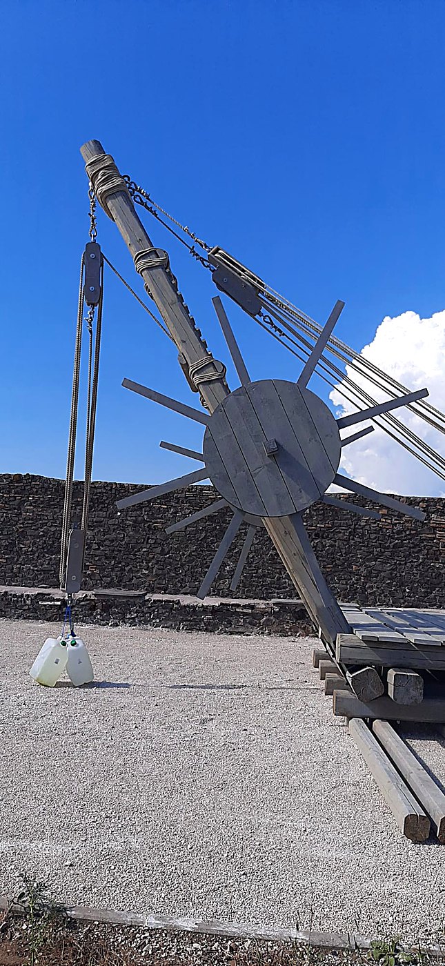 The crane from below: mast, pulley blocks and spoked-wheel windlass