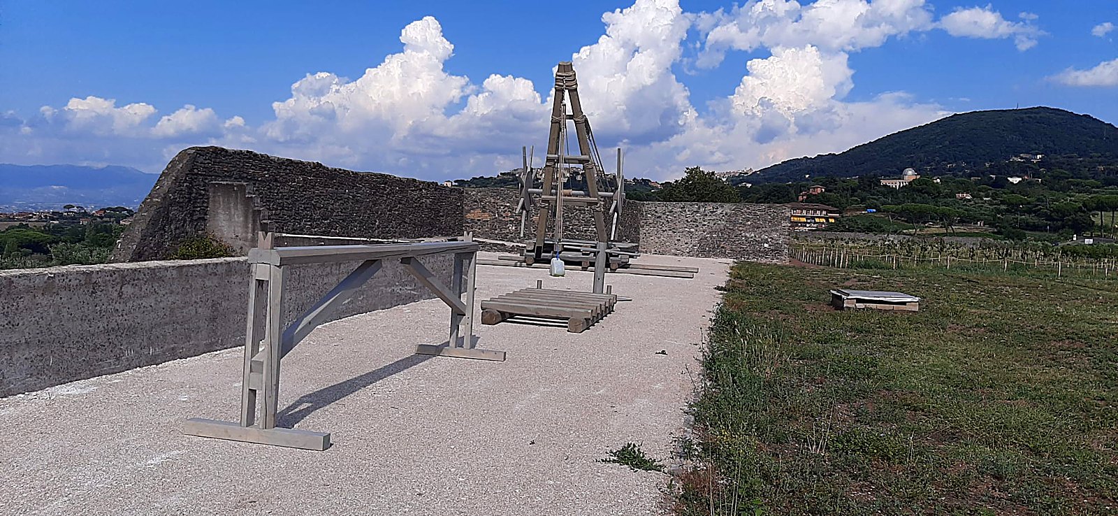The shear-legs crane and the work trestle on the Barco platform